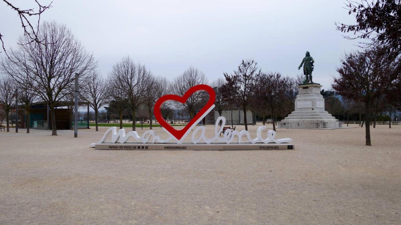 Отель Campanile Valence Sud Экстерьер фото