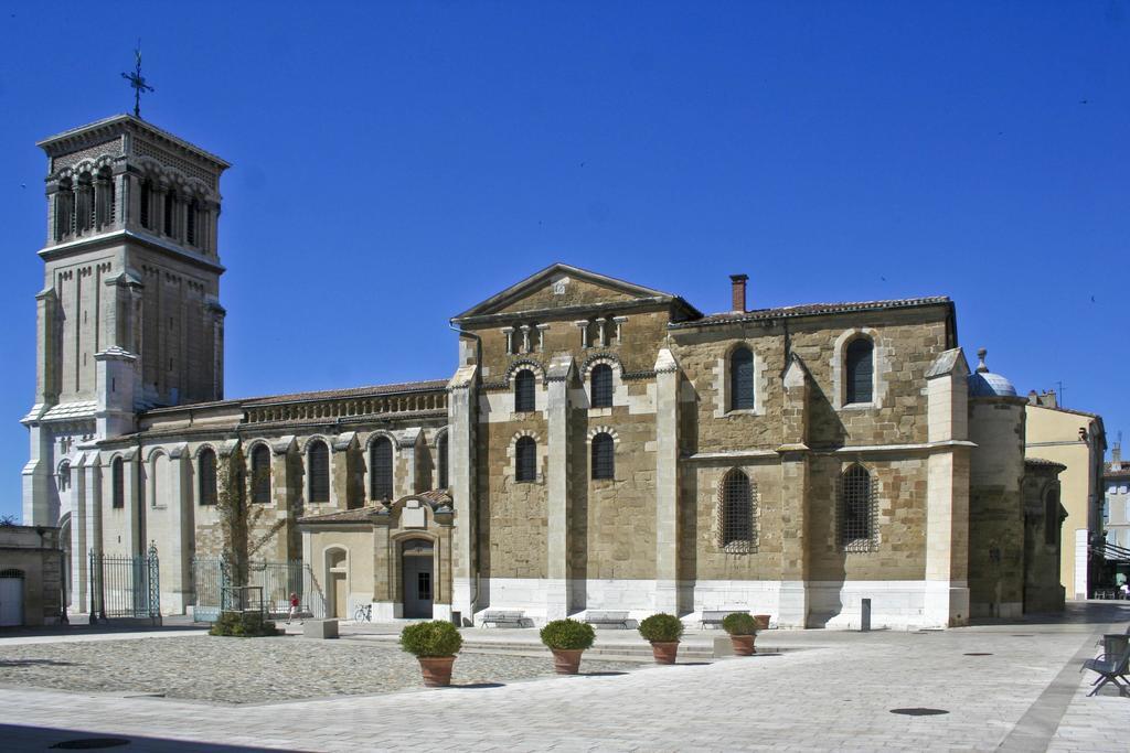 Отель Campanile Valence Sud Экстерьер фото