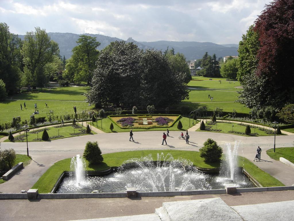 Отель Campanile Valence Sud Экстерьер фото