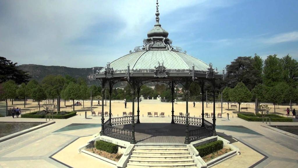 Отель Campanile Valence Sud Экстерьер фото